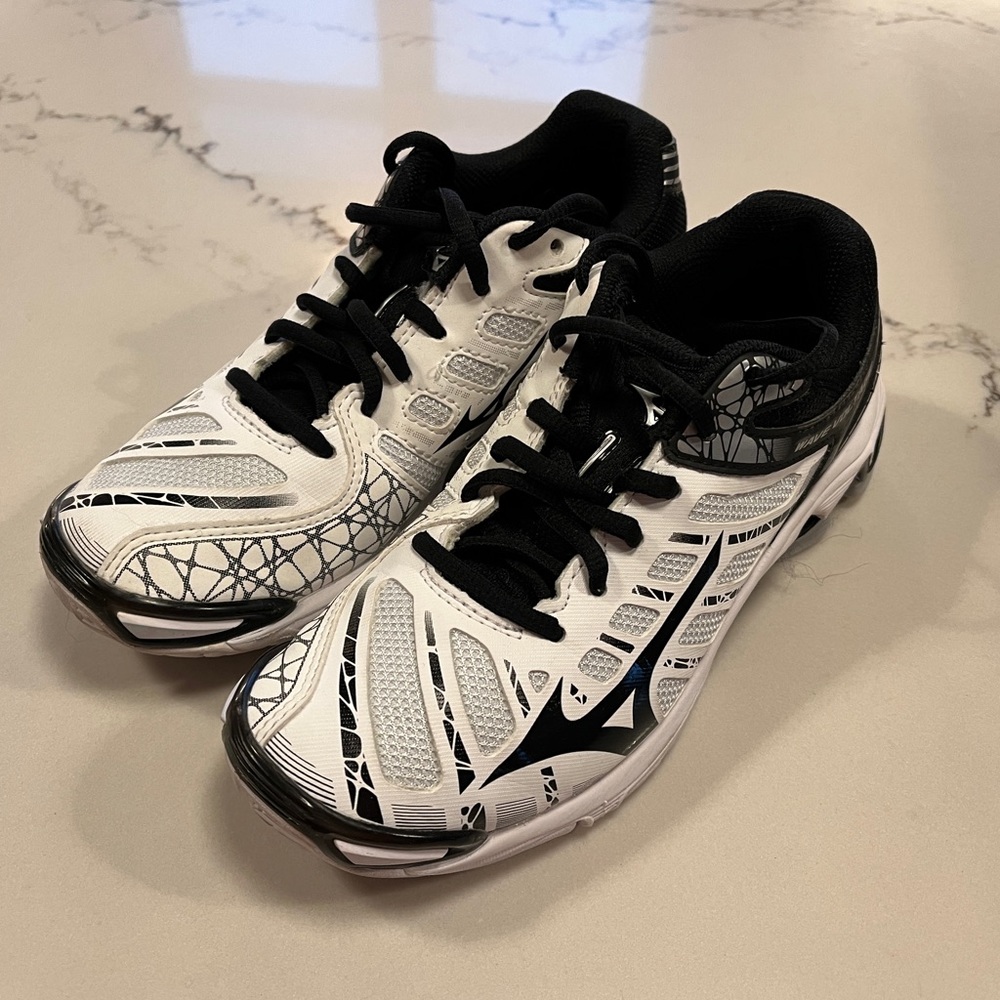 Volleyball shoes
